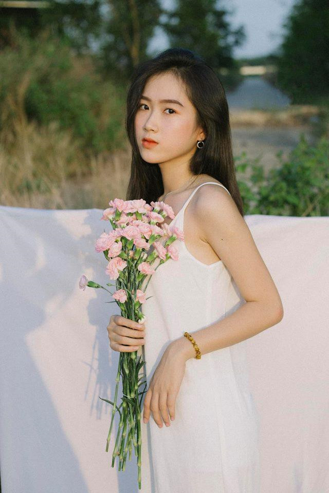 Không chỉ riêng Kim Khoa, bạn trai cô nàng cũng được chú ý bởi vẻ ngoài điển trai. Cặp đôi cũng có những khoảnh khắc cực lãng mạn bên nhau khiến bao người ngưỡng mộ.