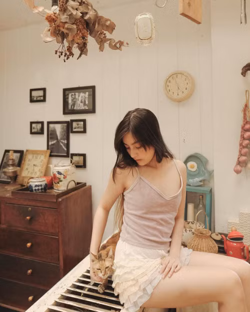 Cùng xem thêm một số hình ảnh của "hot girl IELTS" vẫn trở thành nàng thơ trên MXH.