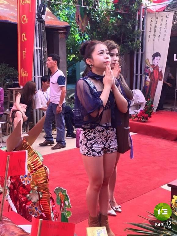 Tiện thể đi chơi, tạt qua chùa đi lễ đầu năm.