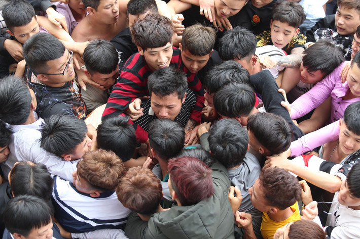 Tất cả đều muốn mình sẽ có một manh chiếu mang lại nhiều may mắn trong năm mới.