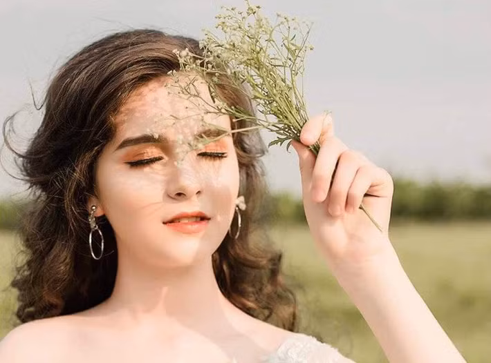 Xinh xắn, nụ cười tỏa nắng cùng chiều cao 1m70 ấn tượng, nữ sinh Việt lai Nga có tên Nguyễn Ngọc Hằng (sinh năm 2005, Phú Thọ) đang thu hút sự chú ý vô cùng lớn từ cư dân mạng.