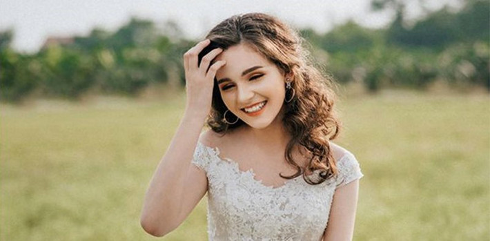 Ngọc Hằng rất thích và bắt đầu theo học môn khiêu vũ vào năm 2013. Tới năm 2015 cô nàng xuất sắc đạt huy chương Vàng ở nội dung thi cá nhân tại giải khiêu vũ thể thao các CLB tỉnh Quảng Ninh mở rộng.