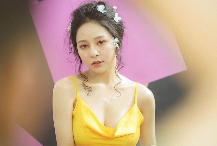 Cái tên Trâm Anh được nhắc đến với nhiều scandal về phát ngôn, về việc sống ảo, dựa hơi sự nổi tiếng của người khác...