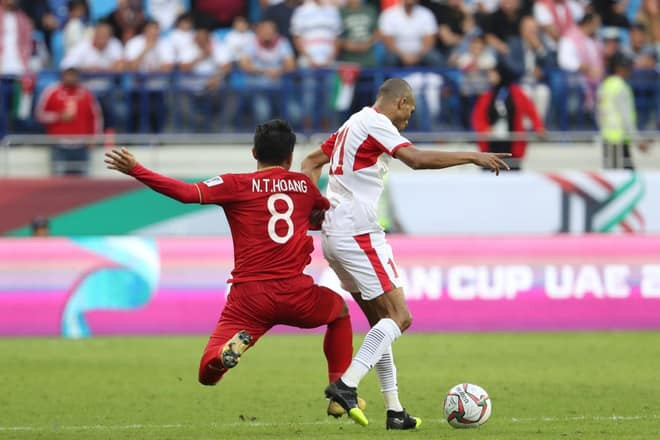 Tuy nhiên cũng chẳng chịu lép vế, Trọng Hoàng cũng khiến Khalil gặp vô vàn khó khăn khi phải đọ sức.