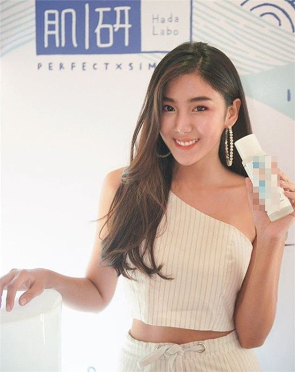 Bên cạnh việc giảm cân, Smile cũng chăm dưỡng da và áp dụng nhiều phương pháp chăm sóc sắc đẹp khác nên từ một cô gái mũm mĩm kém thu hút,