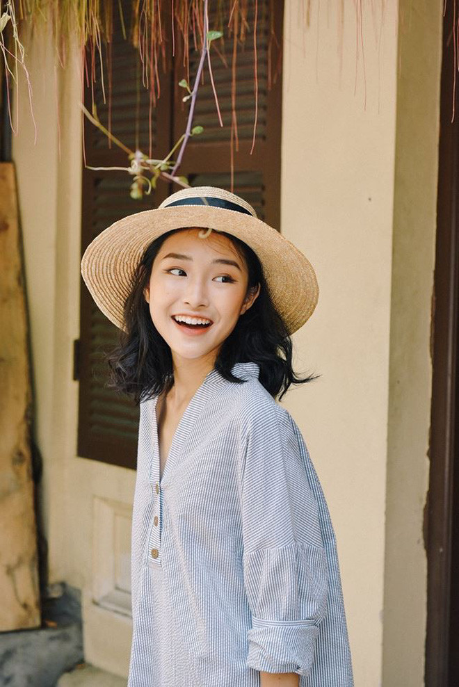 Thu Hà là một cô gái có gương mặt đậm nét Á đông với phần mắt thuôn dài, lông mày đậm cùng gương mặt nhỏ.