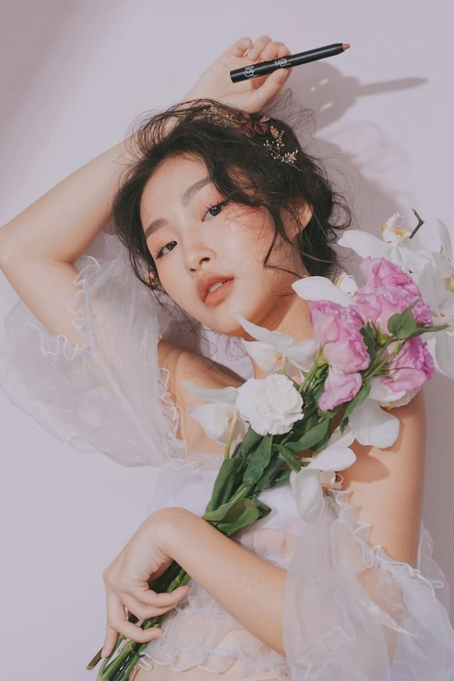 Khi được hỏi có ý định dấn thân vào showbiz hay tham gia trong một vài MV ca nhạc không thì Thu Hà liền trả lời, chắc chắn là không vì cô muốn 1 cuộc sống bình thường, kiếm tiền và đi chơi thoải mái với bạn bè.