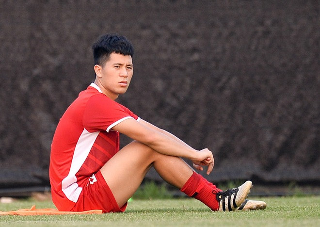 Vừa trở lại sau ca phẫu thuật chấn thương, Đình Trọng đã được xếp đá chính. Anh chính là tuyển thủ U23 Việt Nam cực quan trọng trong sơ đồ của HLV Park Hang-seo trong năm 2018.