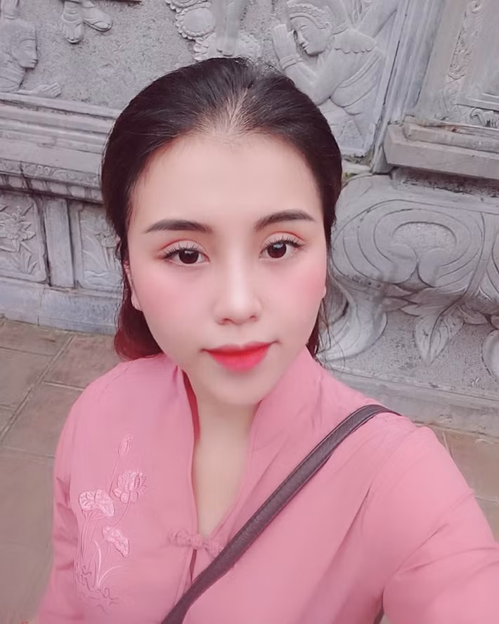 Bên cạnh đó, đạo diễn phim "Siêu Quậy" cũng bày tỏ không hiểu lý do tại sao L.T.H lại chụp những bức ảnh như trên để phải nhận nhiều chỉ trích từ CĐM.