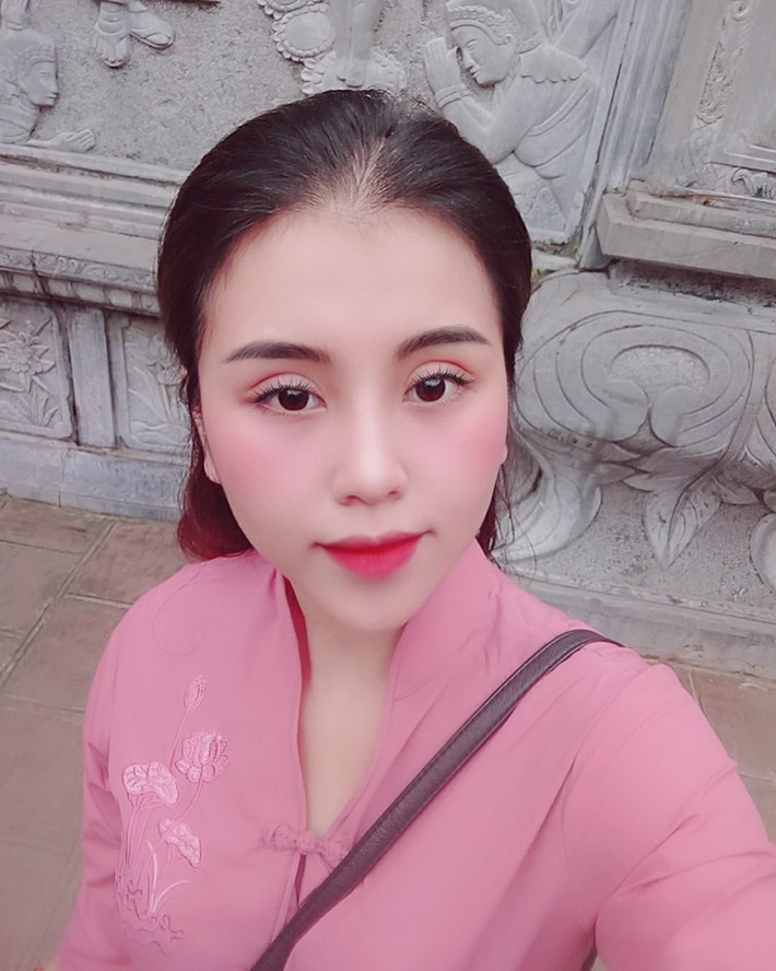 Bên cạnh đó, đạo diễn phim "Siêu Quậy" cũng bày tỏ không hiểu lý do tại sao L.T.H lại chụp những bức ảnh như trên để phải nhận nhiều chỉ trích từ CĐM.