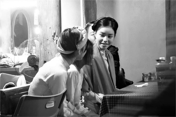 Trước Người vợ ba, nữ diễn viên 13 tuổi này đã gây ấn tượng khi đảm nhiệm vai chính trong phim Dòng sông thương nhớ.