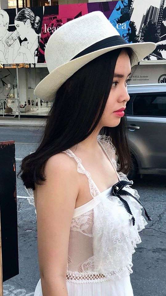 Theo chia sẻ của chị Võ My Na - mẹ ruột Nguyễn Phương Trà My, nữ diễn viên 15 tuổi có tính cách mạnh mẽ, trầm tĩnh hơn so với độ tuổi. Ba mẹ ly hôn từ khi Trà My còn ít tuổi nên cô bé rất hiểu chuyện và thương mẹ.