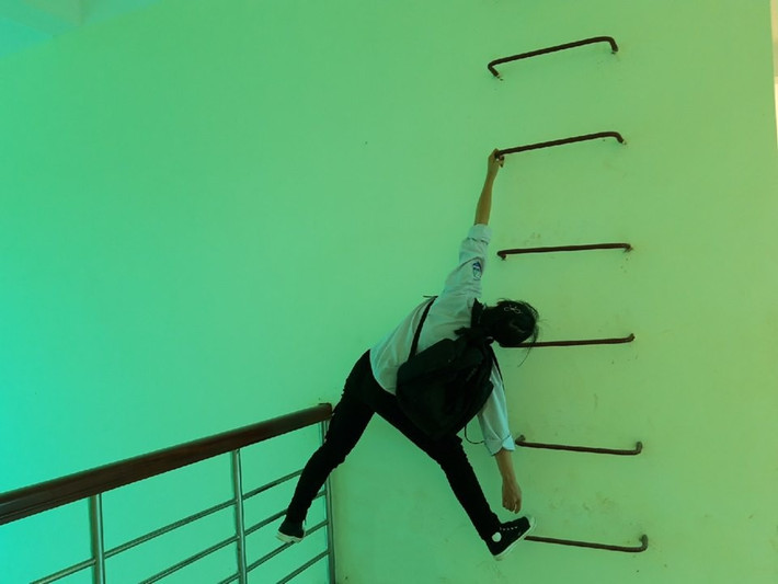 Hiện bộ ảnh "khi trường học khiến em kiệt sức" của nữ sinh Bắc Giang - Hương Ly đã thu về hơn 12.000 lượt thích cùng hàng trăm lượt chia sẻ, bình luận từ CĐM.