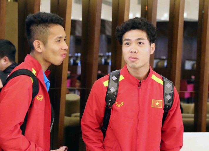 Sau 2 tiếng di chuyển bằng xe bus từ Al Ain tới Dubai, toàn đội chỉ mất ít phút để nhận chìa khoá phòng, sớm ổn định nơi đóng quân và thưởng thức bữa trưa ngon miệng.