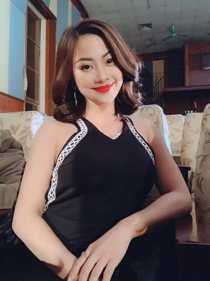 Trong phim Chạy trốn thanh xuân, Huyền Thạch vào vai Vy, một cô gái xinh đẹp, quyến rũ nhưng lại kiêu căng và đanh đá đúng với những gì mà nữ diễn viên này đã từng vào các vai diễn trước đó.