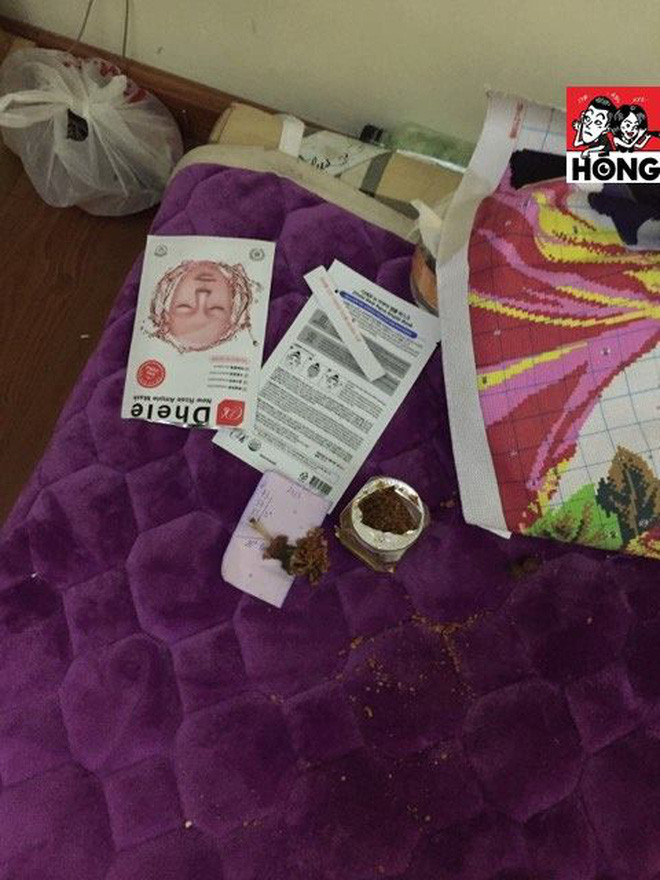 Chưa hết, chiếc giường ngủ cũng bị cô em vợ mang tiếng là hoa khôi kia mang ra chưng dụng làm bàn ăn. Đồ ăn thức uống vơi vãi hết trên chăn, bã kẹo cao su thì trét đầy tường. Góc giường là bát mì cách đó… 1 tuần.