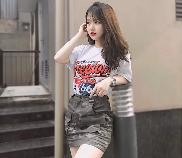 Trang tin của Trung Quốc đã mô tả cô gái đến từ Việt Nam có vóc dáng lý tưởng khi sở hữu "vòng ba hoàn hảo, lưng cong quyến rũ, đôi chân thon gọn".