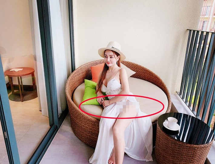 Chưa dừng lại ở đó, Mon 2K còn bị nhiều dân mạng lục lại những bức ảnh ăn mặc thiếu vải và đăng tải lại trên các fanpage trên MXH.