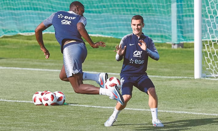 Chuyển nhượng bóng đá từ MARCA, sau khi có được Antoine Griezmann, Barca tiếp tục làm mới mình bằng bản hợp đồng trị giá 130 triệu bảng từ MU là Pogba.