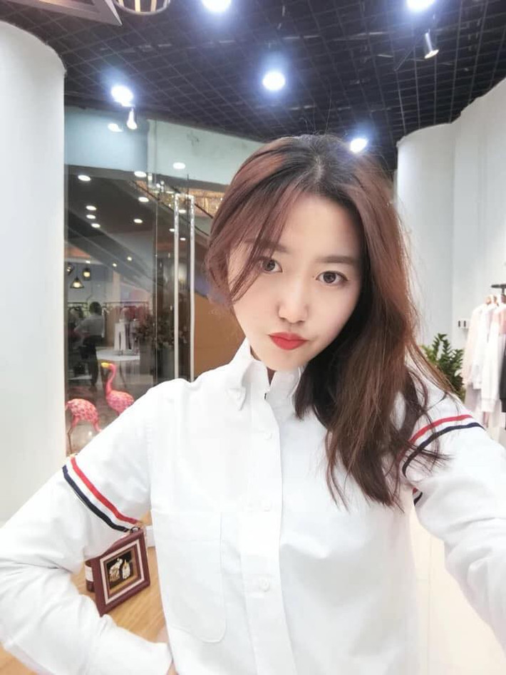 Người hâm mộ khá tò mò về chiếc áo này, tuy nhiên không phải các cầu thủ Việt Nam là người mở màn cho trào lưu này đó ca sĩ Sơn Tùng MTP từng mặc lên sân khấu.