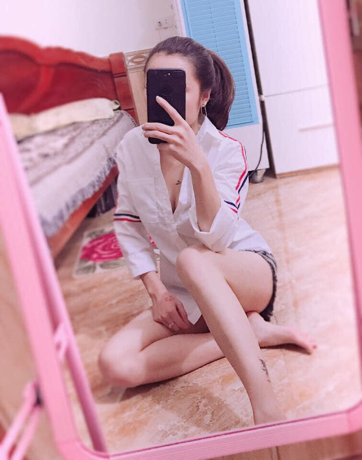 Tuy thiết kế đơn giản nhưng chiếc sơ mi này được khá nhiều ngôi sao châu Á ưa chuộng, trong đó có ca sĩ Hàn Quốc G-Dragon.