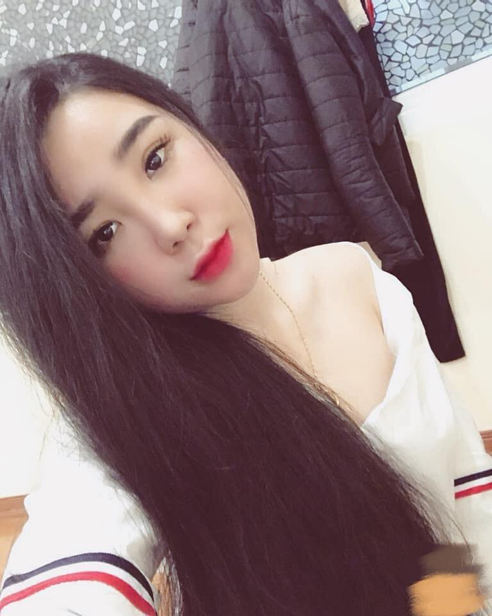 Ngay sau khi gây sốt tại Việt Nam, nhiều dân mạng đã chia sẻ họ đã tìm được chiếc áo y hệt nhưng với giá chỉ bằng 1/10 so với giá gốc mà nhà thiết kế Thom Browne bán ra.