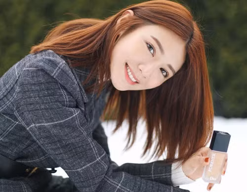 Người đẹp họ Nghê còn được mệnh danh là Nữ thần yoga khi thường xuyên chia sẻ mẹo làm đẹp, hướng dẫn tập yoga trên mạng xã hội, thu hút lượng lớn người theo dõi.