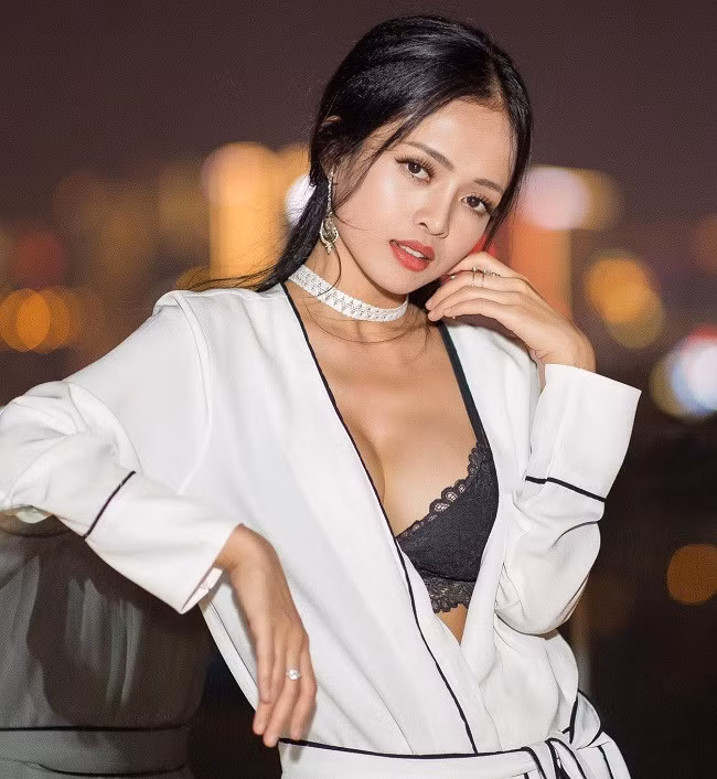 Nhìn phong cách "phơi phới" thế này chẳng ai dám nghĩ Thanh Trúc là một bà mẹ đơn thân.