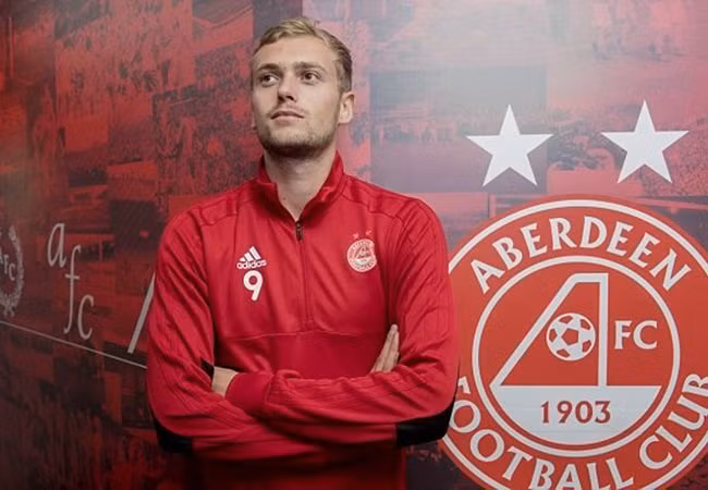 Nguồn tin từ Daily Mail cho biết, Aberdeen vừa thuyết phục thành công James Wilson và muốn mua đứt anh với bản hợp đồng có thời hạn 2 năm.