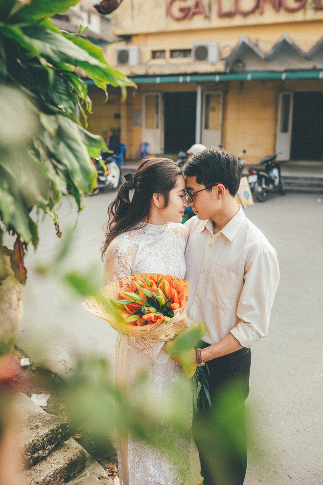 Nghĩ là làm nên Lâm đã về mượn trang phục cưới hồi xưa của bố mẹ để cho cả đôi mặc và nhờ những người bạn giúp mình chụp 1 bộ ảnh, vừa mang ý nghĩa tái hiện lại cuộc sống khó khăn thời kỳ sinh viên vừa lãng mạn và lắng đọng.