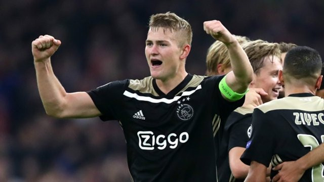Chuyển nhượng bóng đá từ Tây Ban Nha, sau thảm họa trước Ajax tại UEFA Champions League, Real Madrid phải tính đến phương án thay thế Solari. Nếu họ sa thải ông ngay lập tức, nhiều khả năng Jose Mourinho sẽ trở lại Bernabeu sau 6 năm, trong khi Antonio Conte có thể là tân thuyền trưởng của Real Madrid vào mùa hè.