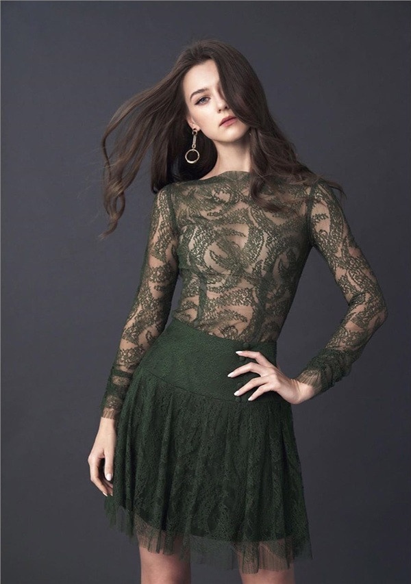 Nhờ bộ ảnh chụp ở hồ sen, Olga Evil trở thành cái tên được CĐM truy tìm và những thông tin của cô nàng đều được cập nhật.