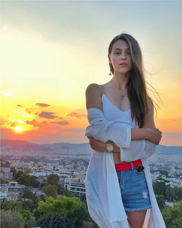 Trung Anh sau đó đã kết nối với Olga và gửi đến cô những thông điệp tích cực từ mạng xã hội. Các trang cá nhân của Olga như: facebook, Instagram cũng nhanh chóng nhận lượng tương tác nhiều hơn ngày thường.