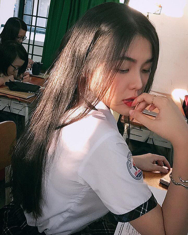 Bên cạnh đó, nhiều người cũng cho biết rằng với lợi thế ngoại hình như Hải Nhi không sớm thì muộn cũng trở thành hot girl hay diễn viên.