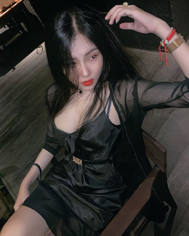 Con gái cứ ăn diện, sexy một tí là đua đòi hay hư hỏng. Thế nhưng, Hải Nhi lại chứng minh điều ngược lại. Cô bạn luôn đạt học sinh khá - giỏi và mới đây còn lọt top những người có điểm trung bình môn cao nhất lớp.