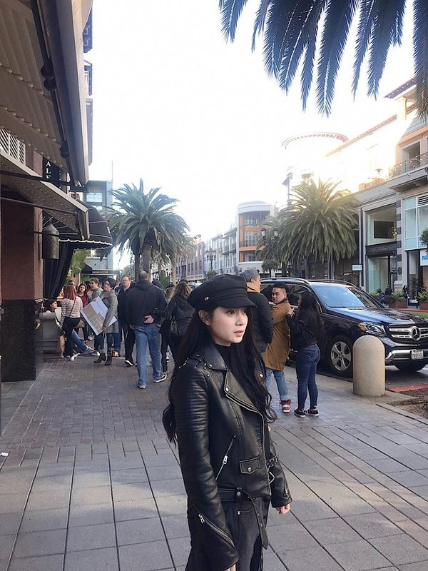 Ngoài việc sở hữu cuộc sống sang chảnh và sung túc, thì tình yêu của Cẩm Tú với chàng trai sinh năm 1990 có tên Anh Quang cũng nhận được nhiều sự ngưỡng mộ.