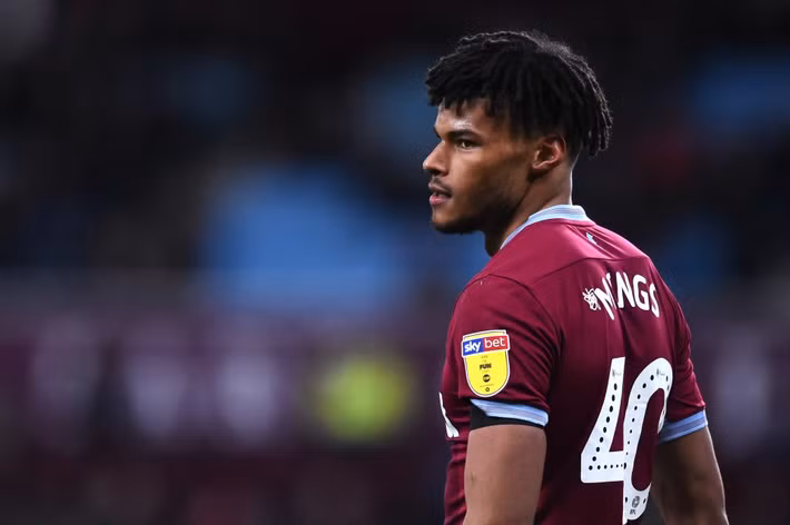 Chuyển nhượng cầu thủ từ The Sun, Aston Villa vừa chính thức chiêu mộ thành công tân binh thứ 6 trong kỳ chuyển nhượng mùa Hè năm nay, đó là Tyrone Mings đến từ Bournemouth. Tyrone Mings ký hợp đồng 3 năm với Aston Villa với mức giá khoảng 20 triệu bảng.