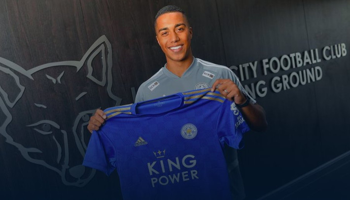 Youri Tielemans đã trở thành bản hợp đồng đắt giá nhất lịch sử chuyển nhượng của Leicester City.