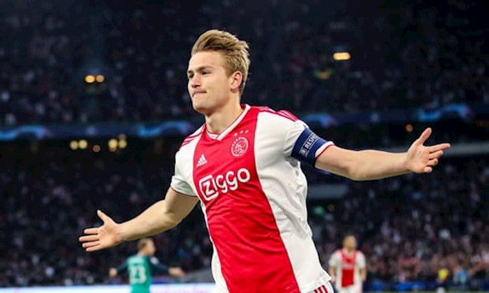 Sau nhiều chờ đợi, tương lai của Matthijs de Ligt đang dần sáng tỏ. Hôm qua, đích thân siêu cò Mino Raiola xác nhận ngôi sao thu hút sự chú ý của 1 loạt ông lớn Châu Âu hè này đã đạt thỏa thuận cá nhân với Juventus.