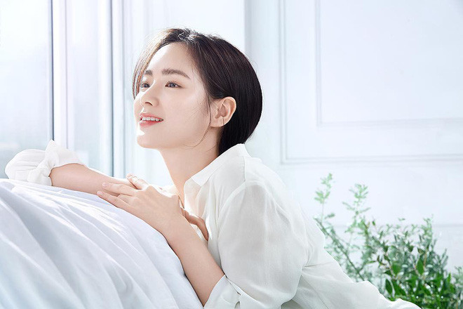Bình thường Soo Joo cũng chọn phong cách trang điểm và ăn mặc rất đơn giản, nhẹ nhàng. Tuy nhiên, khi vào những bức hình chụp mẫu, cô nàng này gần như thay đổi hình tượng.