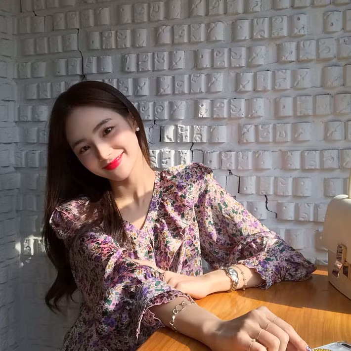 Rất nhiều cô nàng không tiếc lời xuýt xoa và ước gì mình cũng có cặp lông mày hay làn da hoàn hảo như Soo Joo.