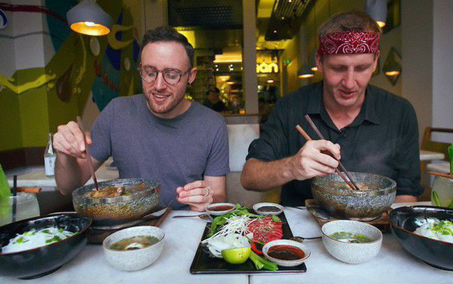 Sonny Side, MC nổi tiếng của chương trình Best Ever Food Review cũng đã ghé đến địa chỉ này để thưởng thức bát phở nổi tiếng.