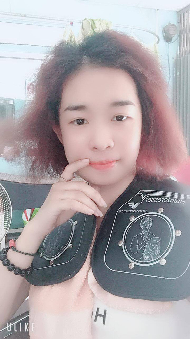 Đau đớn hơn cho Cát Châu khi nhận được lời giải thích của thợ làm tóc đó là muốn xoăn nhẹ như thần tượng phải uốn giả chứ uốn thật thì chỉ ra thế này thôi!