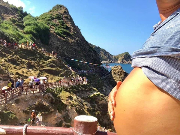 Bộ ảnh với tiêu đề "đưa bụng bia đi khắp thế gian" của anh chàng Hoàng Hải vừa được chia sẻ trên mạng xã hội đã nhanh chóng khiến dân tình tò mò bởi không biết chủ nhân của bộ ảnh "bụng bia" này là ai?