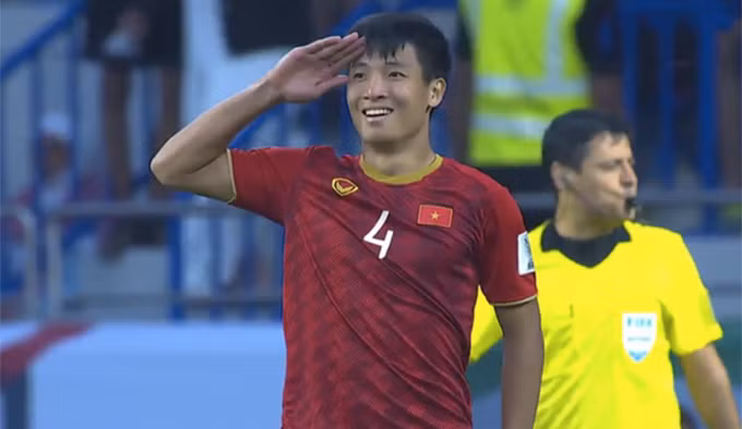 Đồng đội của Quế Ngọc Hải tại CLB Viettel là Bùi Tiến Dũng cũng là 1 chốt chặn không thể thiếu. Trong bối cảnh, Đình Trọng bất ngờ chấn thương thì vị trí trung vệ của Tiến Dũng được đảm bảo 100%