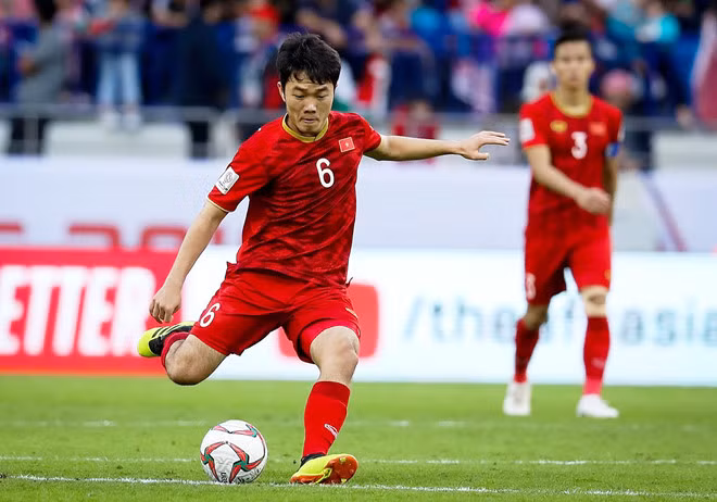 Nếu như ở Asian Cup, Xuân Trường là người bị chỉ trích khá nhiều thì trong màu áo của Buriram United, chàng tiền vệ này lại thể hiện được mình qua những pha phát động tấn công mẫu mực và đó là điều mà NHM cũng như BHL ĐTQG Việt Nam đang chờ đợi rất nhiều.