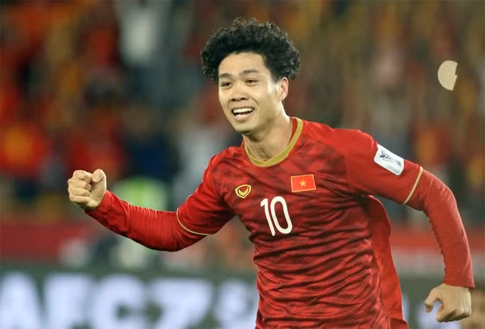 Dù đang gặp rất nhiều vấn đề sau khi cắt hợp đồng với Incheon United, Công Phượng nhiều khả năng sẽ có trong đội hình của đội tuyển Việt Nam đối đầu với Thái Lan. 1 bàn thắng sẽ giúp CP 10 giải phóng được tinh thần.