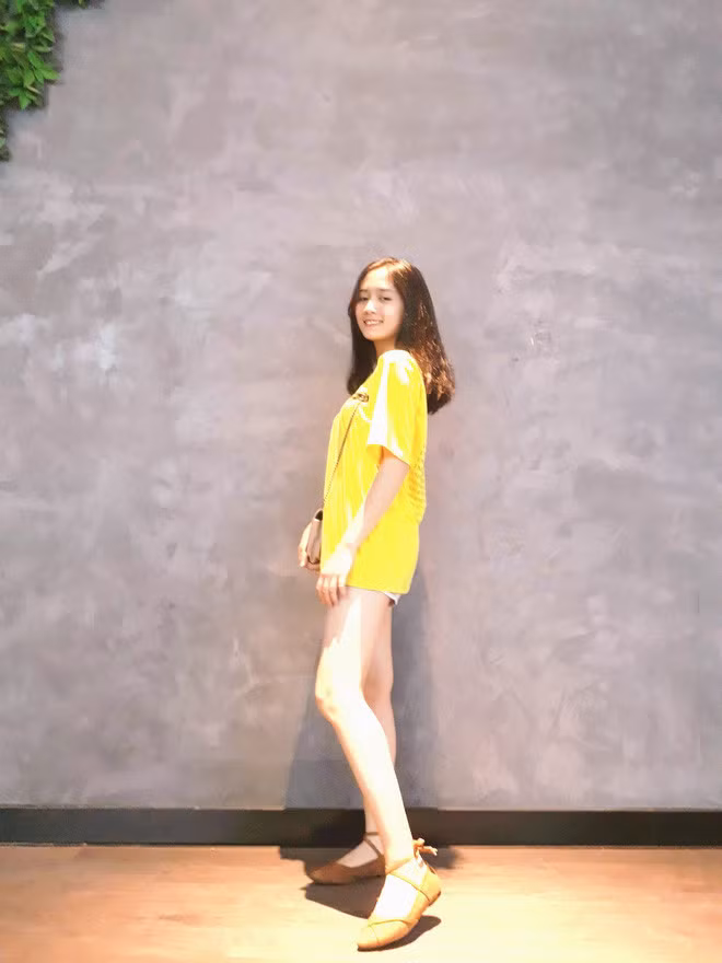 Ánh tỏ ra khá bất ngờ khi nhận được rất nhiều sự yêu mến của mọi người. "Mình nghĩ do camera mờ nên các bạn thấy xinh thôi, chứ ngoài đời mình xấu lắm, chỉ sợ mấy bạn gặp rồi lại thất vọng".