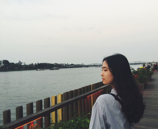 Tự chê mình xấu là vậy nhưng cô bạn này thực tế lại vừa đăng quang Miss Duyên dáng giảng đường của trường Đại học Nông Lâm Huế cách đây chưa lâu.