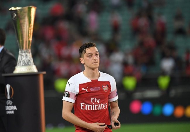 Chuyển nhượng bóng đá mới nhất từ London, Mesut Ozil là một trong những cầu thủ nằm trong diện thanh lý của đội chủ sân Emirates.